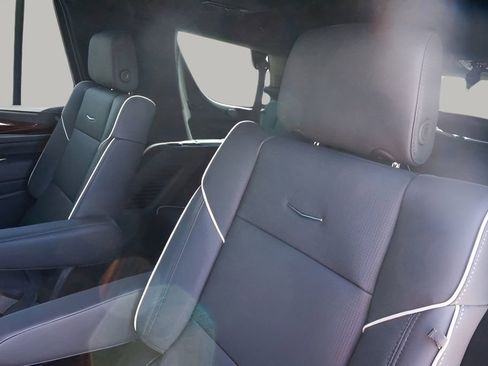 Certified 2024 Cadillac Escalade Premium Luxury w/ Performance Package image 17