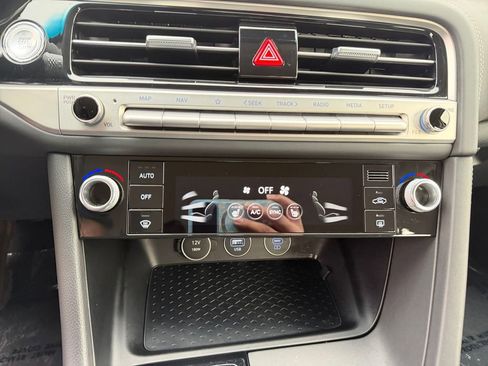 Used 2026 Genesis G70 2.5T image 22