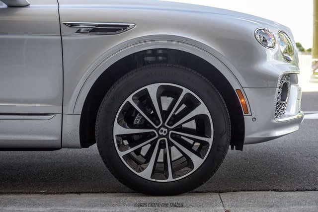 Used 2021 Bentley Bentayga AWD/4WD image 11