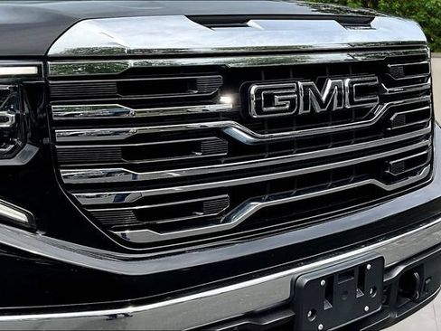 Used 2022 GMC Sierra 1500 SLT w/ SLT Convenience Package AWD/4WD image 34