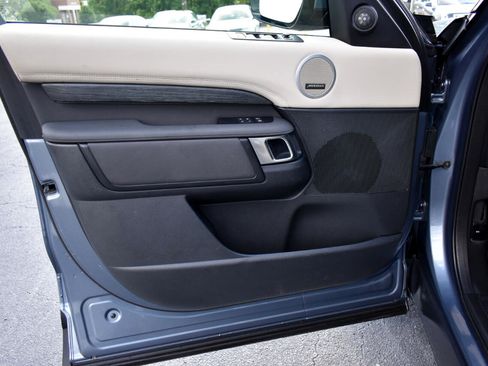 Used 2019 Land Rover Discovery HSE image 32