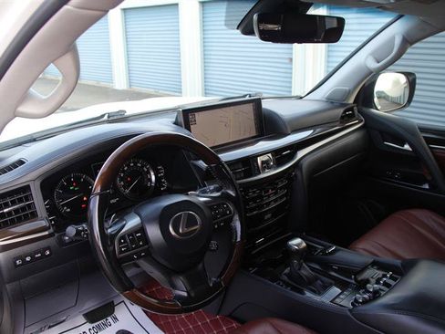Used 2018 Lexus LX 570 4WD w/ Luxury Package image 28