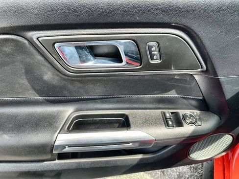 Used 2015 Ford Mustang Coupe RWD image 16