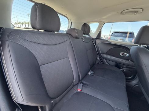 Used 2019 Kia Soul FWD image 18