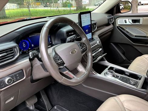 Used 2020 Ford Explorer Platinum w/ Premium Technology Package image 14