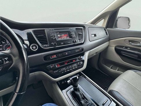 Used 2015 Kia Sedona EX image 29