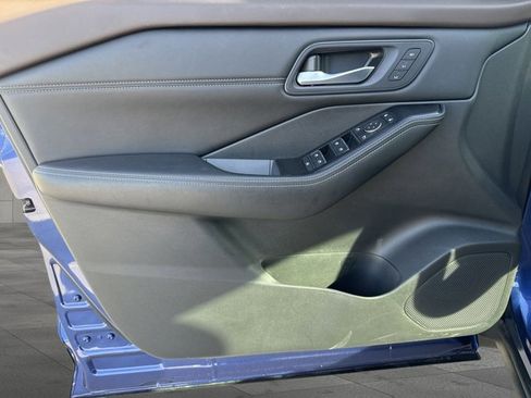 Used 2023 Nissan Rogue SL w/ SL Premium Package image 10