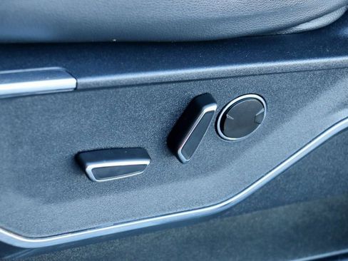 Used 2022 Ford F150 Lariat w/ Equipment Group 502A High image 23