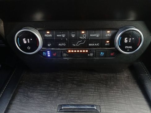Used 2021 Ford Expedition Limited AWD/4WD image 4