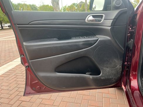 Used 2021 Jeep Grand Cherokee Laredo X image 14