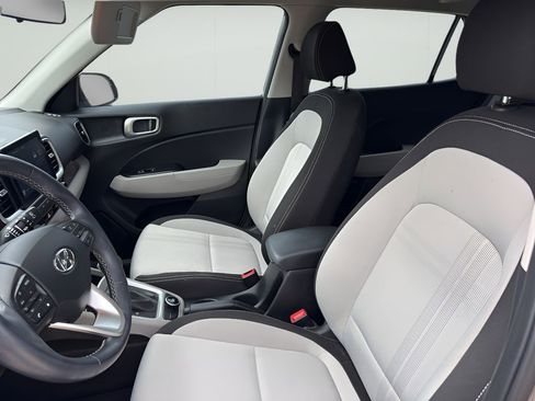 Used 2023 Hyundai Venue SEL w/ Cargo Package image 9