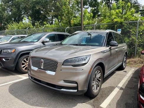 Used 2021 Lincoln Aviator 2WD w/ Elements Package image 2
