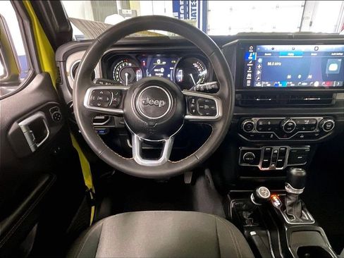 Used 2024 Jeep Wrangler Unlimited Sahara AWD/4WD image 17