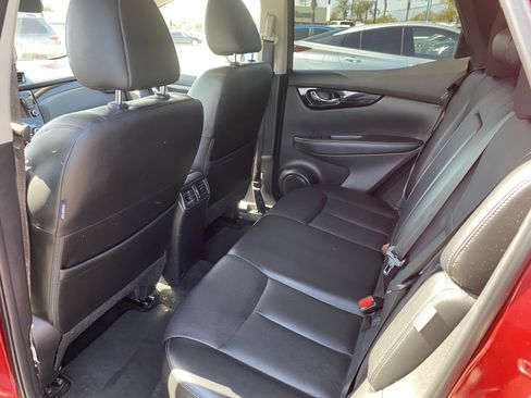 Used 2022 Nissan Rogue Sport SL AWD/4WD image 16