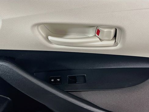 Used 2025 Toyota Corolla LE FWD image 30