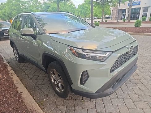 Used 2022 Toyota RAV4 XLE w/ Convenience Package image 2