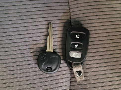 Used 2014 Hyundai Elantra image 32