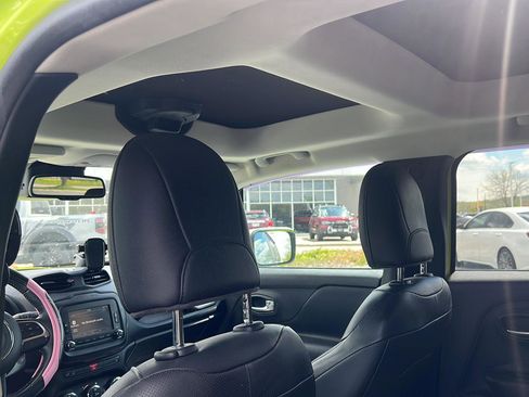 Used 2017 Jeep Renegade Limited AWD/4WD image 17