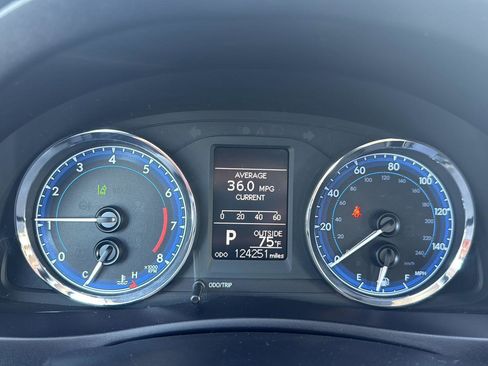 Used 2017 Toyota Corolla LE FWD image 17