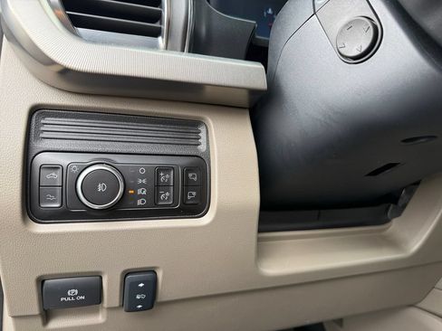 Certified 2025 Ford F350 Platinum w/ Platinum Plus Package AWD/4WD image 15