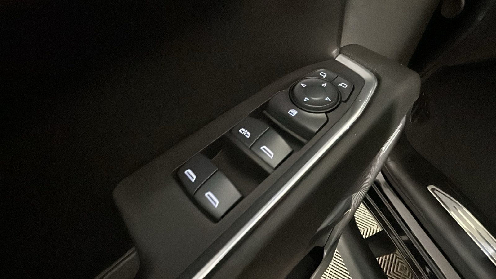 Used 2025 Chevrolet Silverado 1500 LT Trail Boss w/ Convenience Package II AWD/4WD image 12