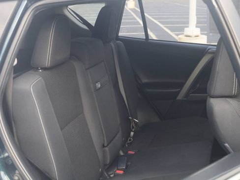 Used 2018 Toyota RAV4 LE AWD/4WD image 30