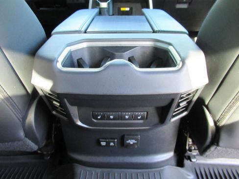 Used 2023 Toyota Tundra Platinum AWD/4WD image 37