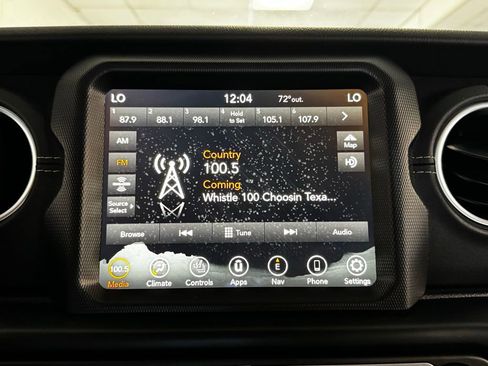 Certified 2022 Jeep Gladiator Overland w/ Popular Equipment Package AWD/4WD image 15