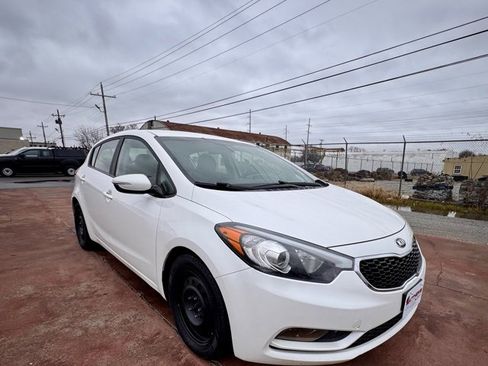 Used 2016 Kia Forte LX image 3