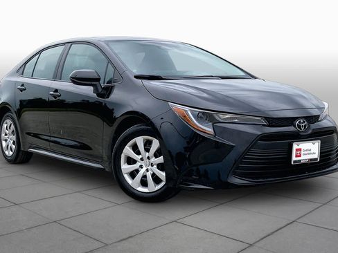 Used 2026 Toyota Corolla LE FWD image 3