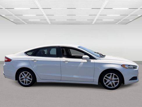 Used 2016 Ford Fusion SE FWD image 6