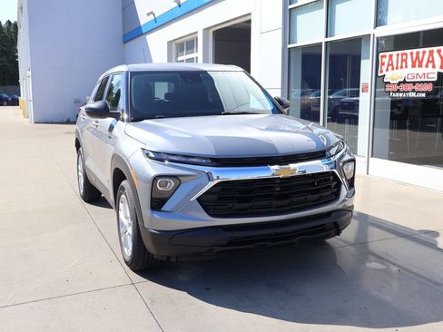 New 2026 Chevrolet TrailBlazer LS w/ LS Convenience Package AWD/4WD image 2