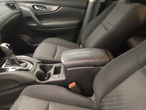 Used 2018 Nissan Rogue SV w/ Premium Package image 17