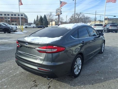 Used 2020 Ford Fusion SE image 5
