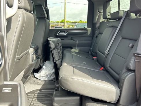 New 2026 GMC Sierra 2500 SLT w/ SLT Convenience Package AWD/4WD image 15