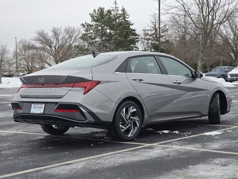 Used 2025 Hyundai Elantra SEL image 15