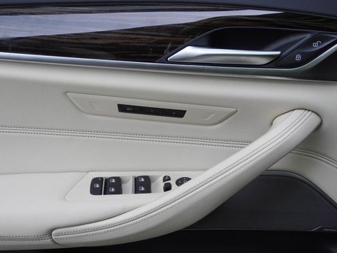 Used 2021 BMW 540i w/ Premium Package image 15