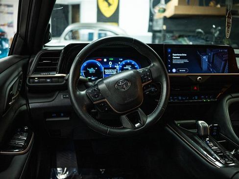 Used 2024 Toyota Crown image 16