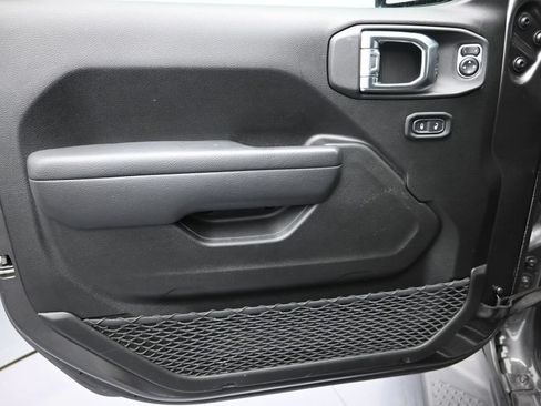 Used 2025 Jeep Gladiator Sport AWD/4WD image 13
