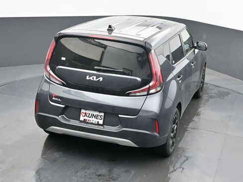 Used 2025 Kia Soul LX w/ LX Technology Package FWD image 18