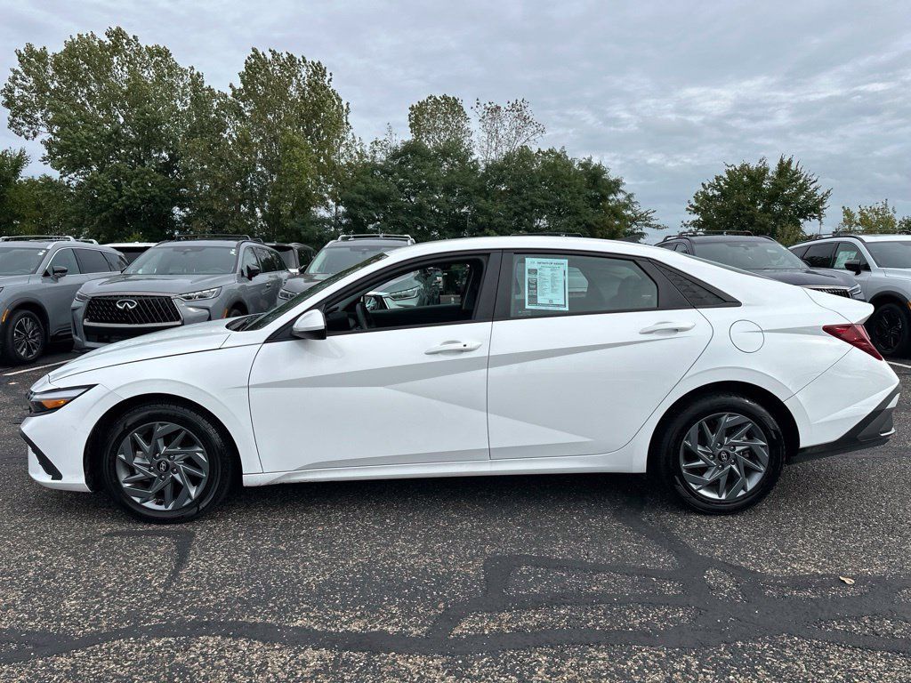 Used 2024 Hyundai Elantra SEL FWD image 9
