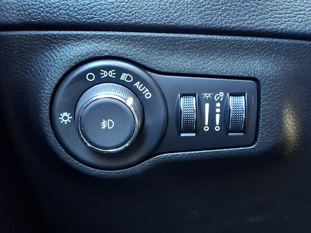 Used 2020 Jeep Compass Latitude AWD/4WD image 25