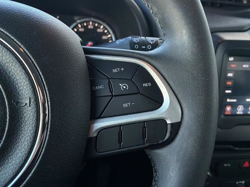 Used 2019 Jeep Renegade Latitude image 25