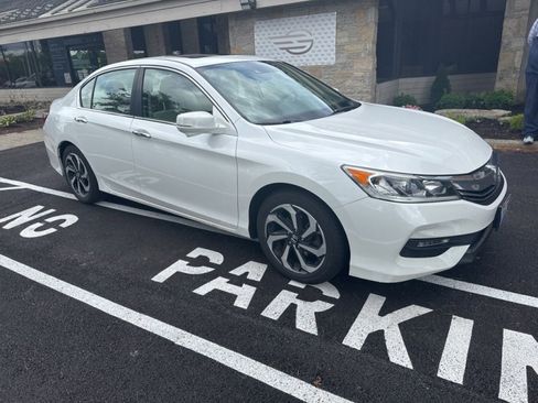 Used 2016 Honda Accord EX image 5