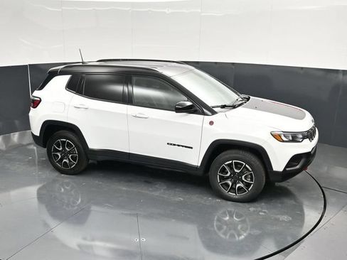 Certified 2025 Jeep Compass Trailhawk AWD/4WD image 44