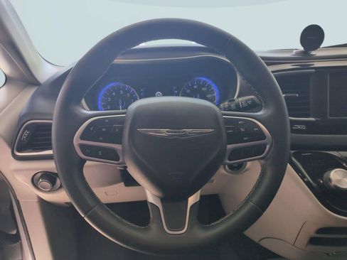 Used 2022 Chrysler Voyager LX FWD image 14
