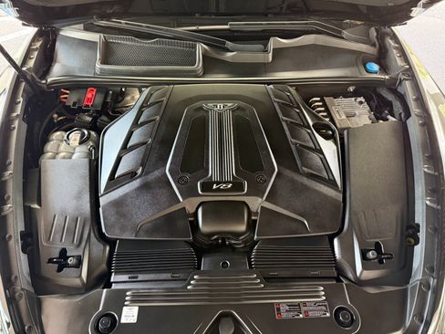 Used 2022 Bentley Bentayga AWD/4WD image 44