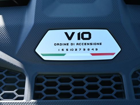 Used 2021 Lamborghini Huracan EVO RWD image 41