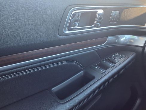 Used 2018 Ford Explorer Limited image 23