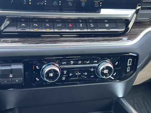 Used 2022 GMC Sierra 1500 Elevation w/ Elevation Premium Package AWD/4WD image 20